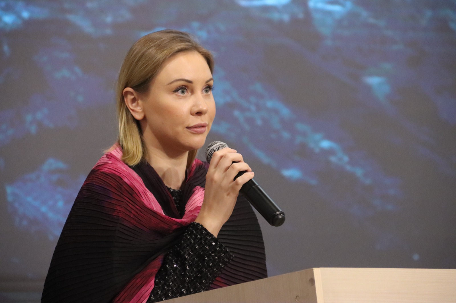 «Платок - символ мира». Более 300 человек приняли участие в пленарном заседании Международного форума женщин, проживающих за рубежом